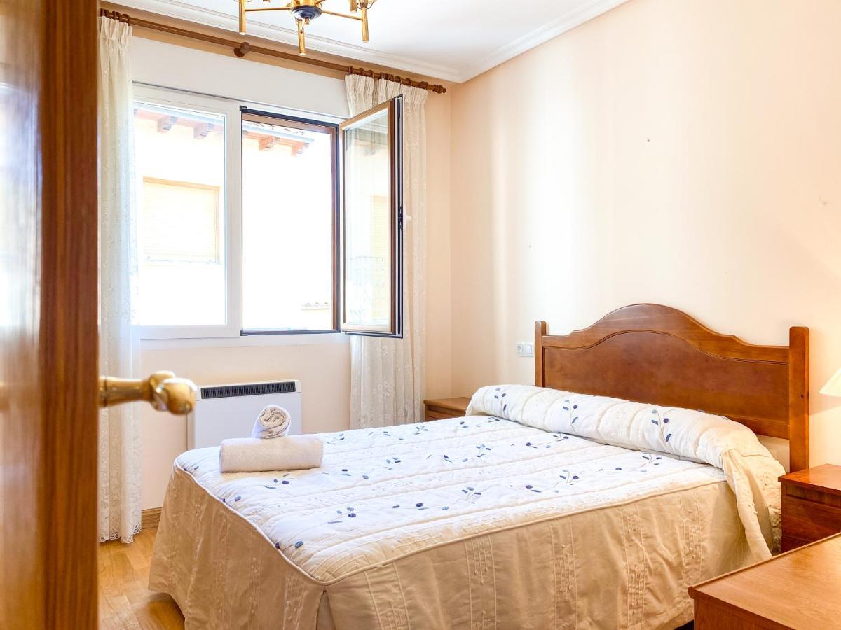 Vivienda Turistica Los Leones Berlanga de Duero Exteriér fotografie
